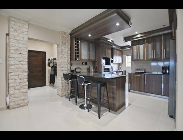 5 BEDROOM HOUSE FOR SALE IN PARKLANDS